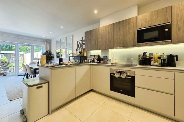 23, Aspen Road, High Wycombe photo 2