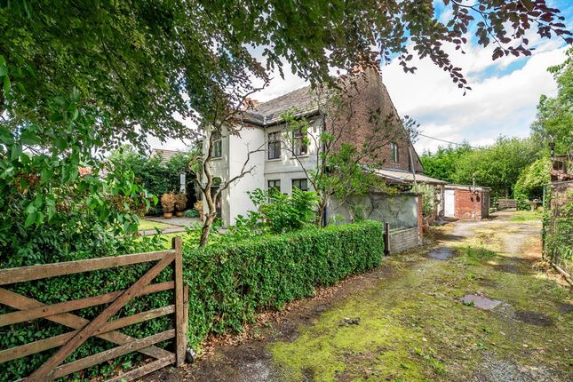 Yew Tree Farmhouse, 240 Davyhulme Road, Manchester photo 4