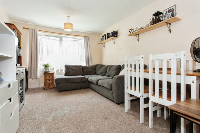 Flat for sale in Hazelwood Close, Cambridge