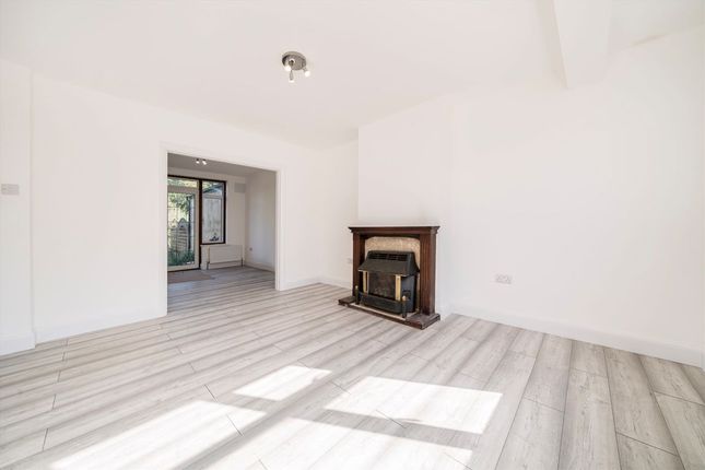40, Chinnor Crescent, Greenford photo 4