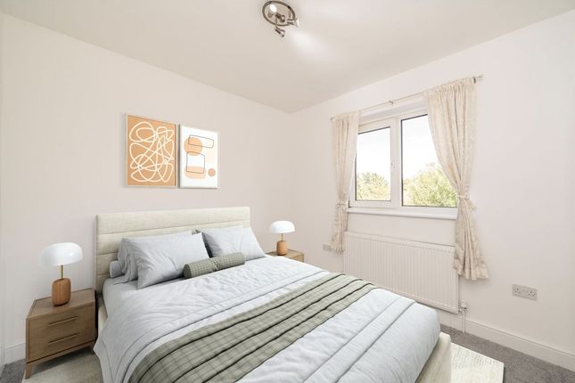 3, Macarthur Terrace, London photo 4