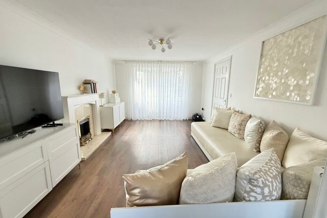 4, Greenwich Close,, Leicester photo 3