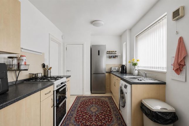 8, Aston Avenue, Nottingham photo 4