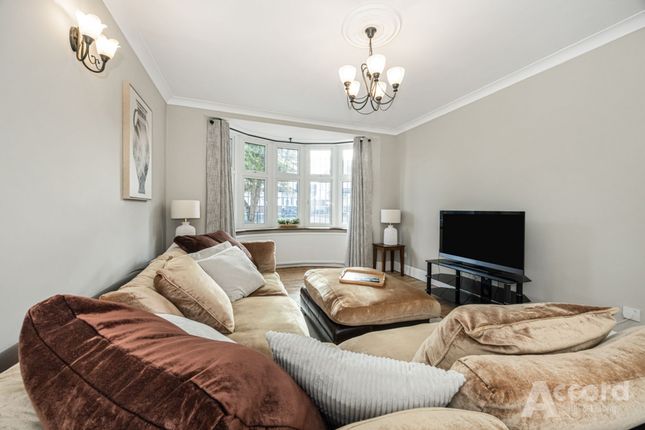 380 Mawney Road, Romford photo 3