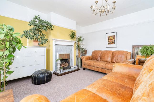 Flat for sale in Leys Avenue, Letchworth