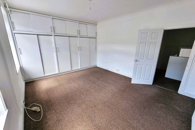 33 Queen Street, Barry photo 4