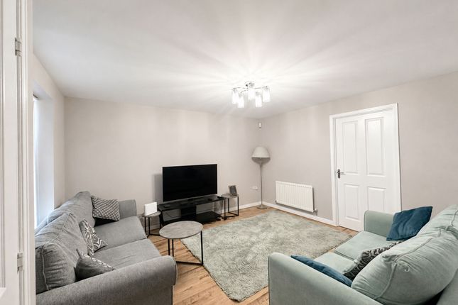 7 Eaton Drive, Southport photo 4