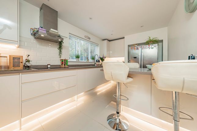 Acacia Avenue, West Drayton photo 3