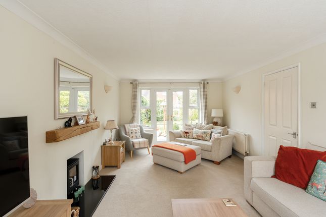 8 Saxon Way, Bristol photo 4