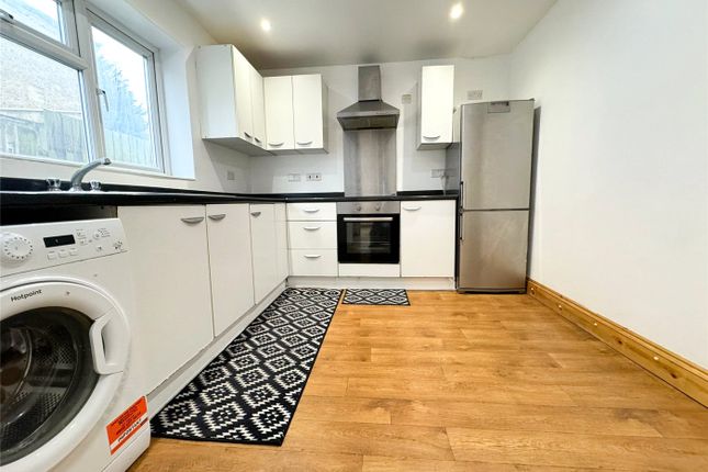 Town house to rent in Spencer Road, Harrow