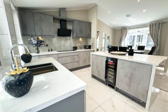 14 Dee Road, Willows Riverside Park, Windsor photo 3