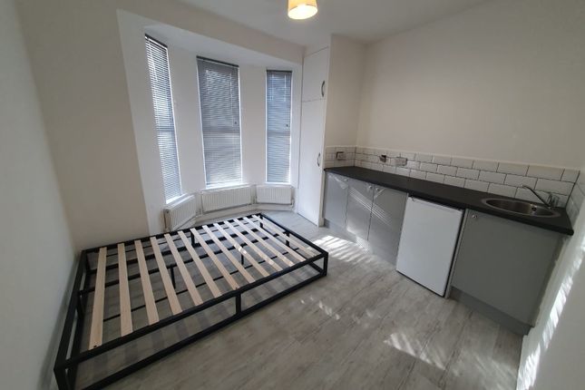 Room 1, 26, Everton Road, Somerset photo 2