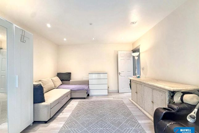 2-bed house on 1B, Millway, London, £460,000