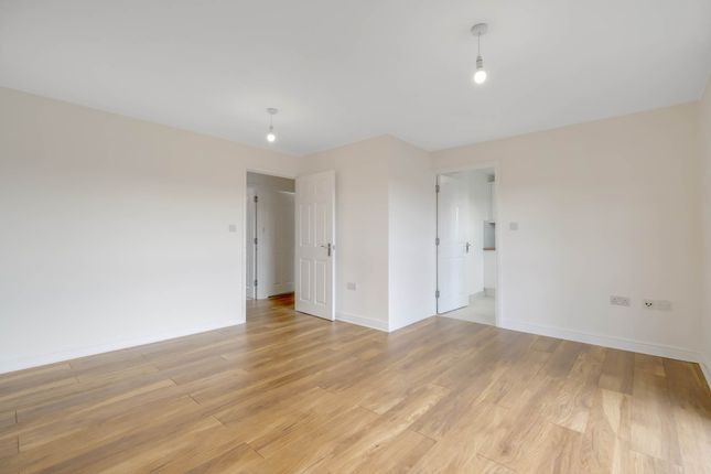 55, Albatross Close, London photo 4