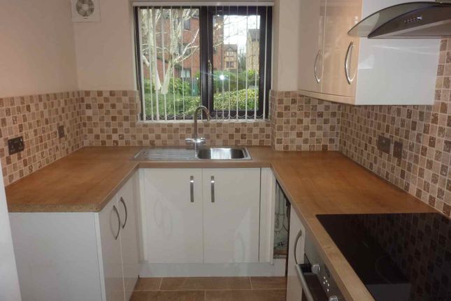 98, Courtlands Close, Watford photo 2