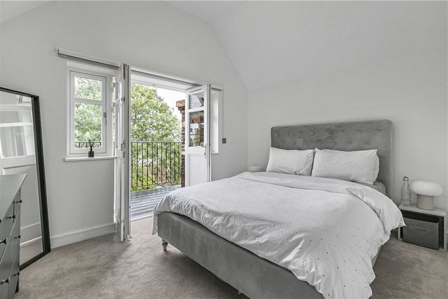 Flat for sale in Wimbledon Park Road, London