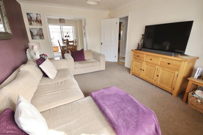 37, Oak Road, Chippenham photo 3