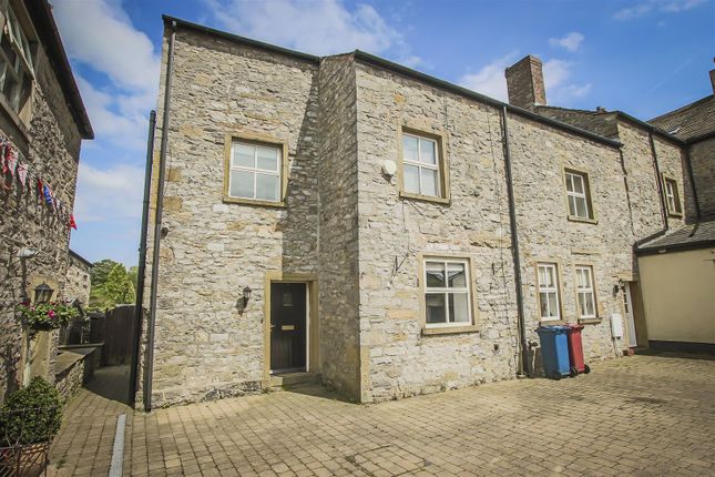Town house to rent in Ribblesdale Court, Gisburn, Clitheroe