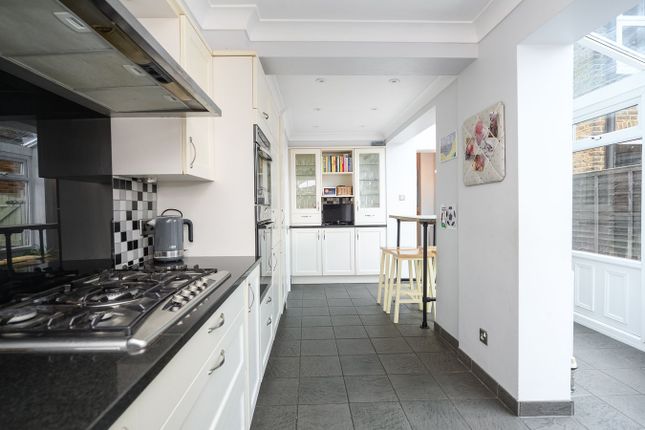 9, Russell Road, Walton-on-Thames photo 2