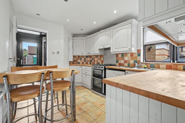 21 Kenton Way, Langdon Hills, Essex photo 2