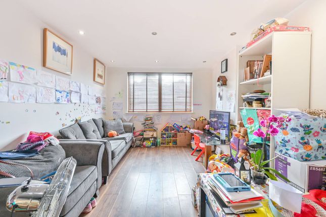 1-bed flat on Craven Park, Harlesden, £275,000