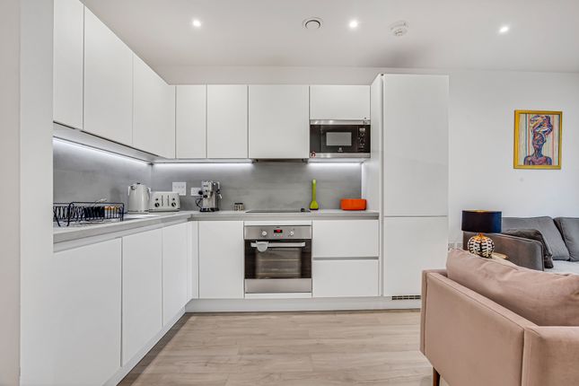 Flat 8 Bond Apartments, Perceval Square, College Road, Harrow photo 2