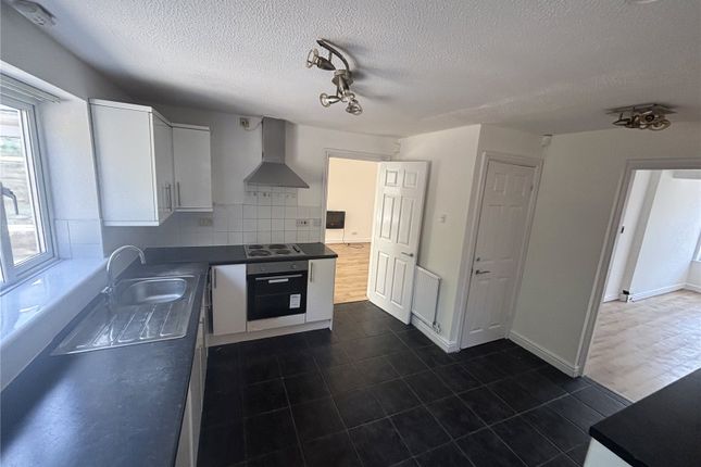 27, Parkside Close, Manchester photo 2
