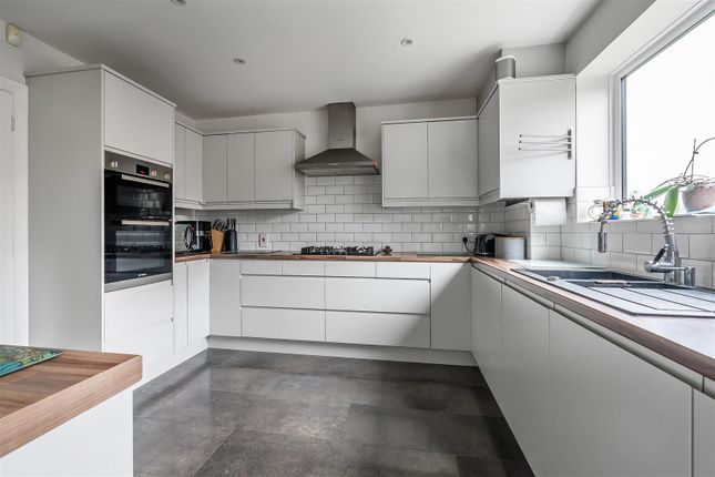 33, Glebe Road, Ashtead photo 4