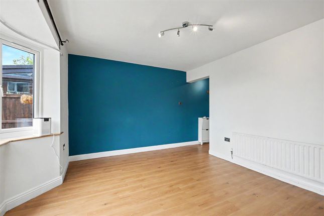 71, Queens Avenue, Derbyshire photo 4