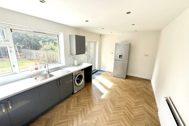 19, Camberley Mount, Bradford photo 4