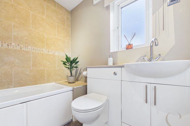 8 Wimborne Close, Boldon Colliery photo 4
