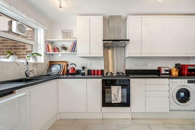 Flat for sale in The Grange, The Knoll, Ealing, London