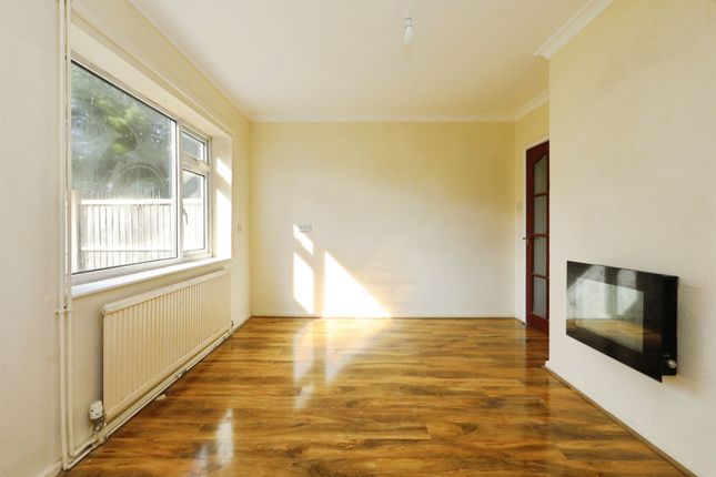 21, Rufford Avenue, Retford photo 4