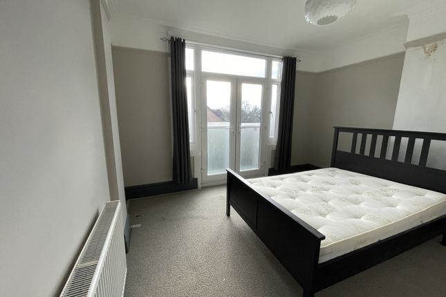 Flat to rent in Coombe Road, Croydon, Surrey
