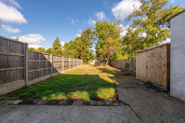 50 Holmstall Avenue, Edgware photo 4