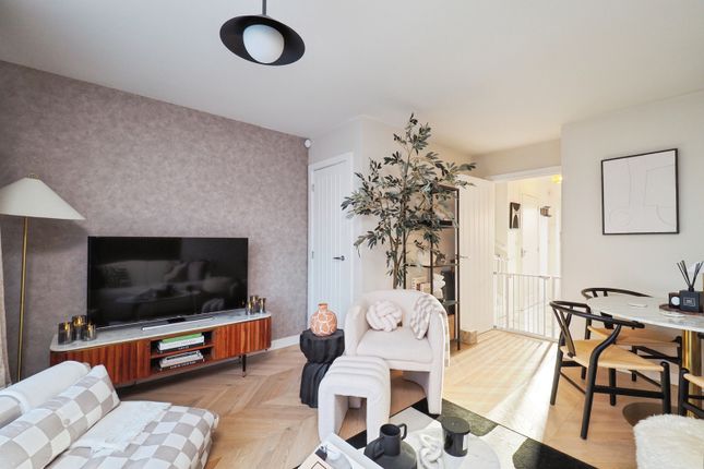 19, Harker Close, Nottingham photo 3
