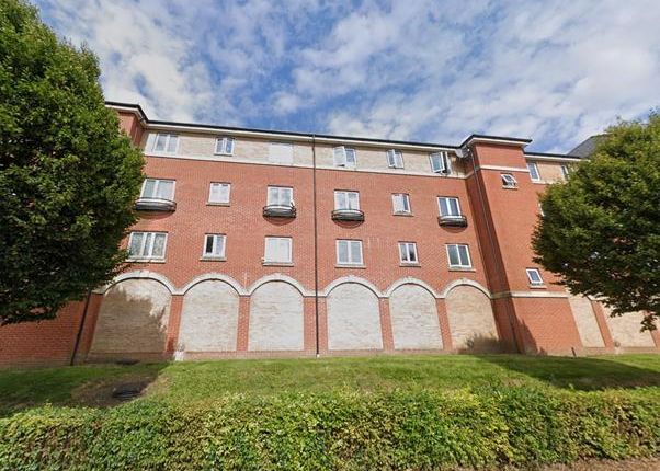 Thumbnail Flat to rent in Padstow Road, Swindon