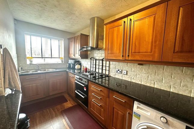35, Moore Close, Coventry photo 2