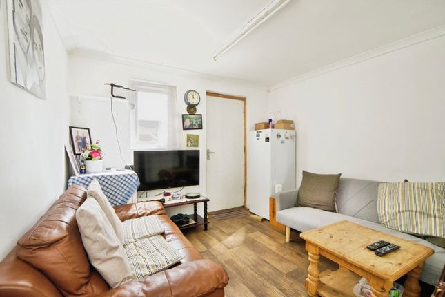 216, Montagu Road, London photo 4