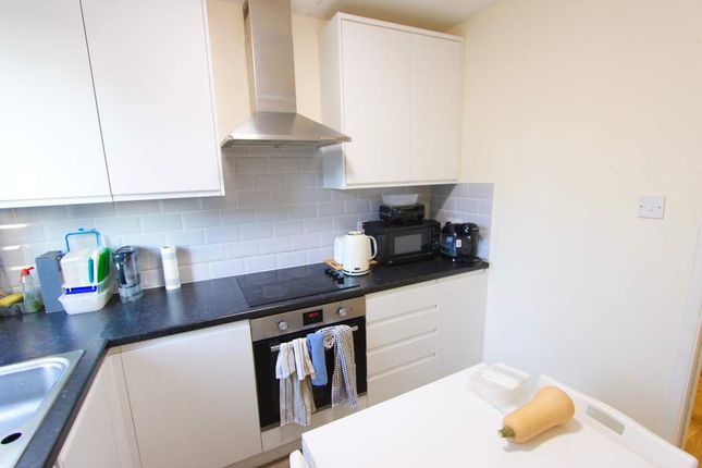 Flat to rent in Waterfall Road, London