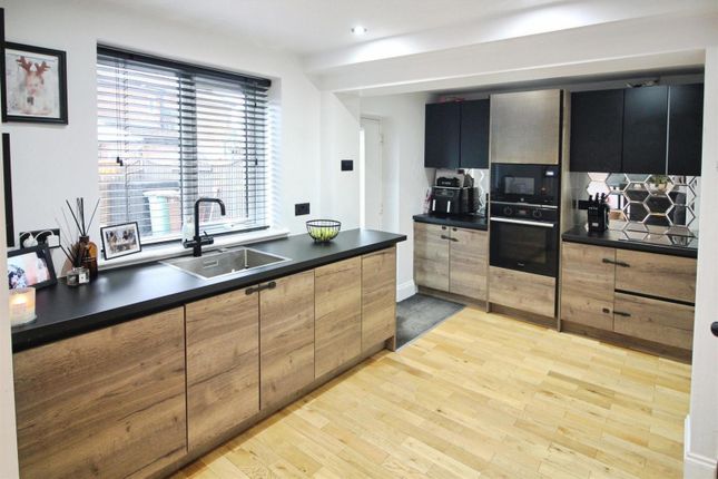 207, Leeds Road, Leeds photo 4