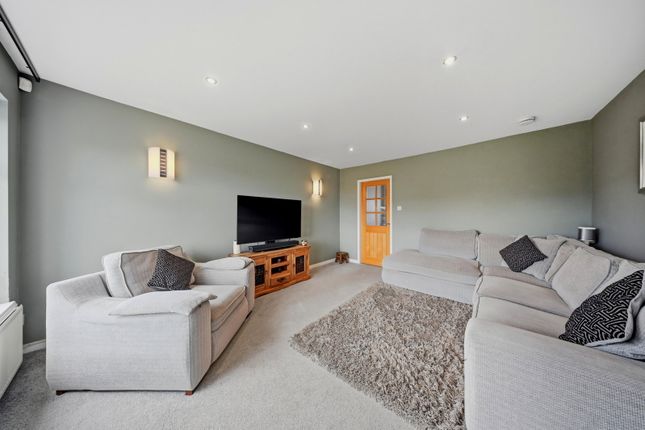 22, Cornholme, Burnley photo 4