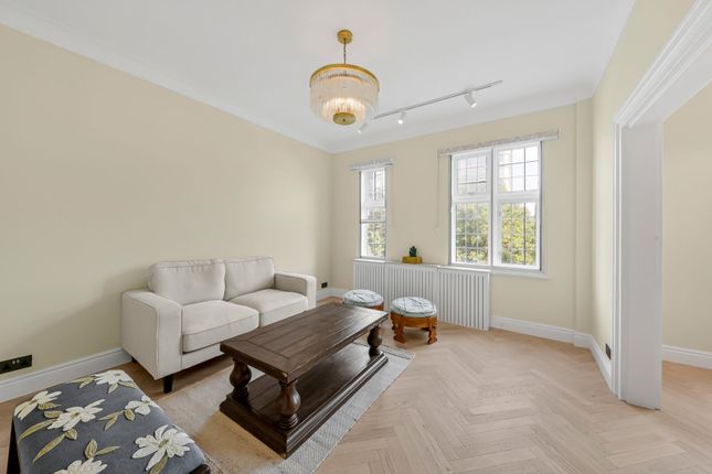 Flat 49,, Wellington Court, London photo 2