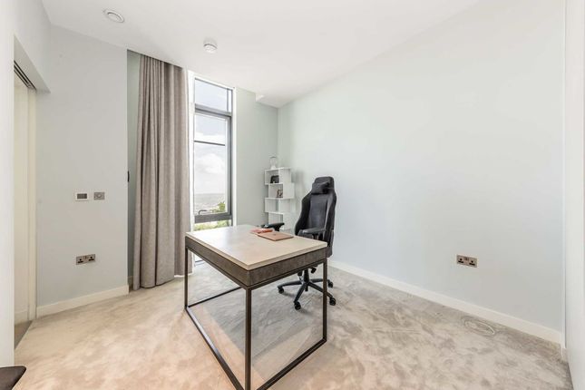 Flat to rent in Wards Place, London