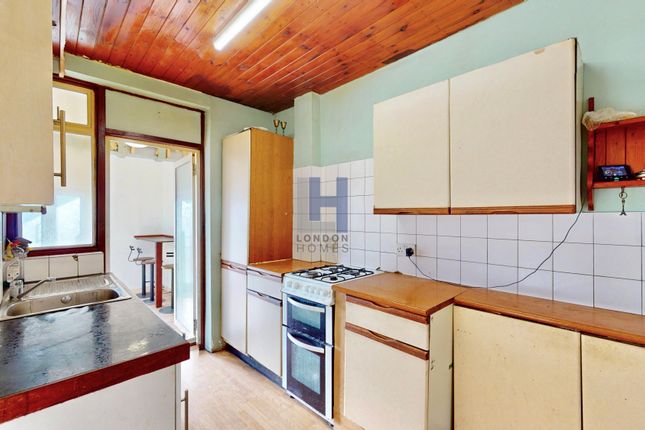 Ground Floor Flat - 42, Waverley Gardens, London photo 3
