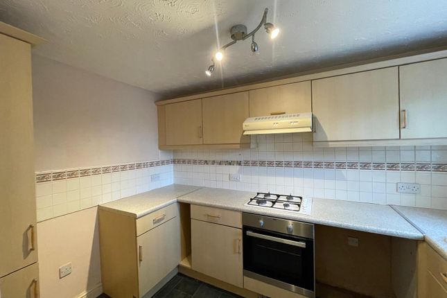 4, Lytham Close, Grantham photo 3