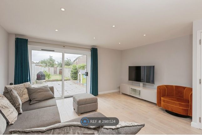 Queens Drive, Sevenoaks photo 2