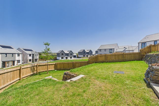 9, Upton Green, Bude photo 2