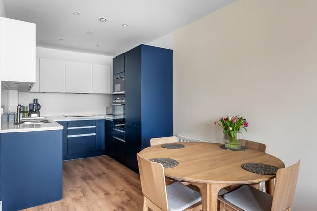 Apartment 18, Hardwick House, 1, Eden Place, Surrey photo 4