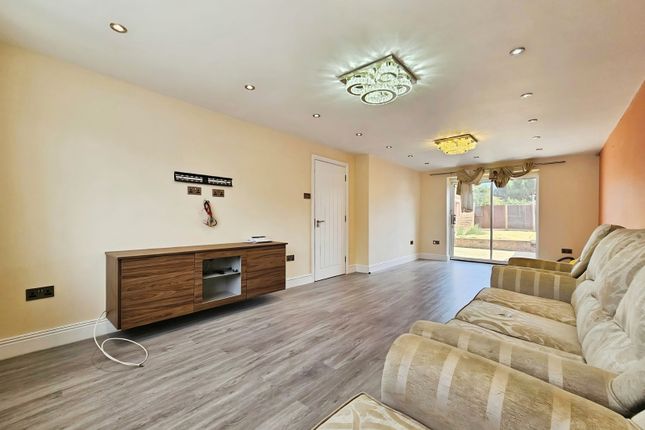 19, Hannibal Road, Surrey photo 2